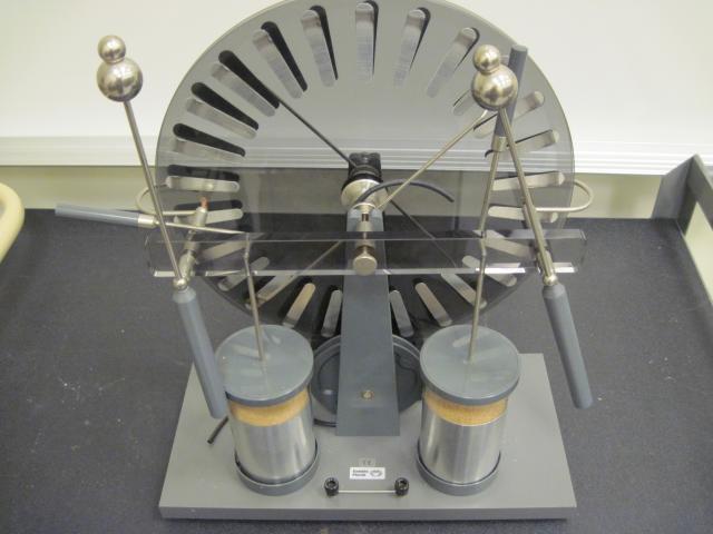 Wimshurst electrostatic generator